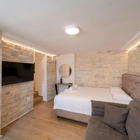 Christian Studio Apartments Умаг Экстерьер фото
